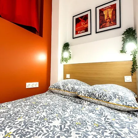 Les Ames Heureuses-pere Lachaise-wifi By La Cle Des Expos In Apartment