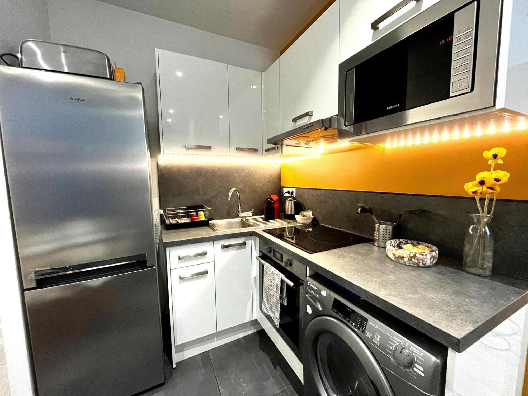 Apartment Les Ames Heureuses-pere Lachaise-wifi By La Cle Des Expos In *